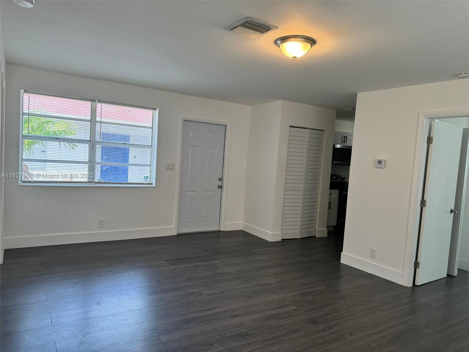 HOLLYWOOD - Residential Income