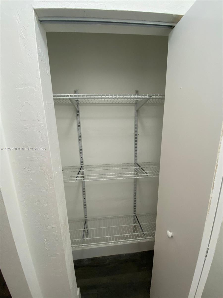 HOLLYWOOD - Residential Income