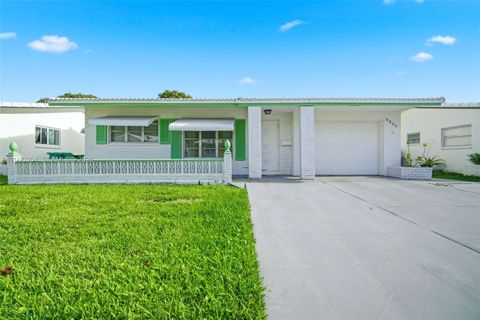 Photo of 6806 NW 75th Dr, Tamarac, FL 33321 (MLS # A12000364)