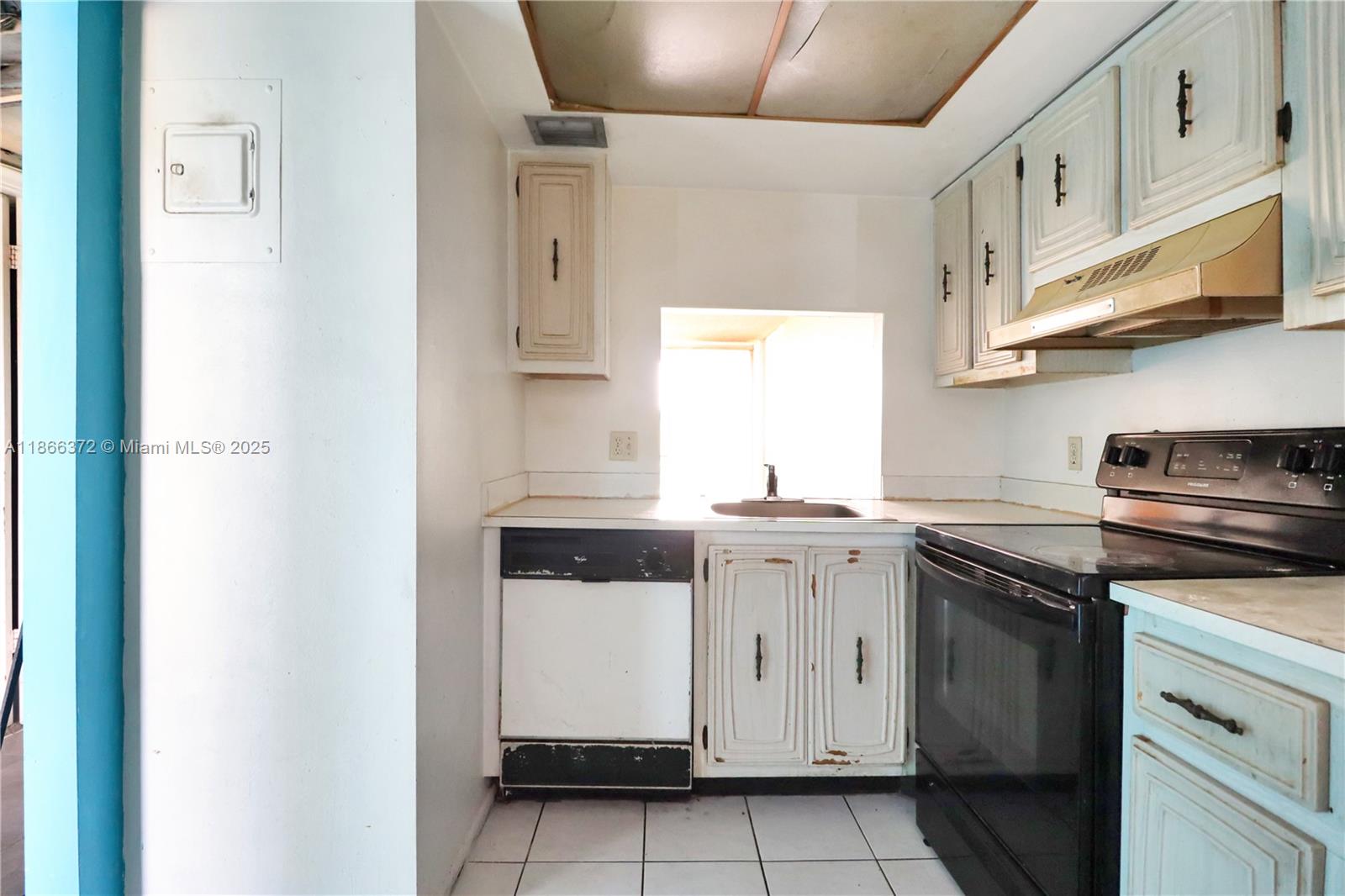 ROYAL PARK CONDO - Residential