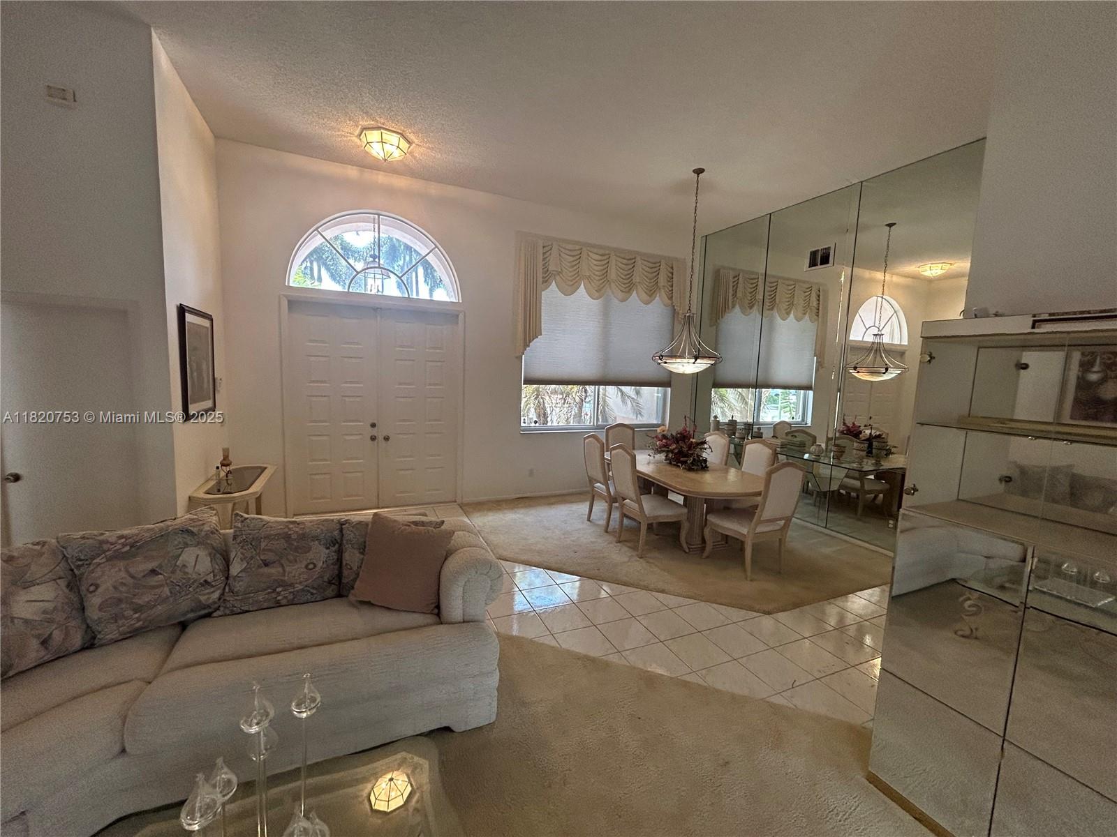10257 SW 12th St, Pembroke Pines, FL, 33025/$619,000 3 10257 SW 12th St