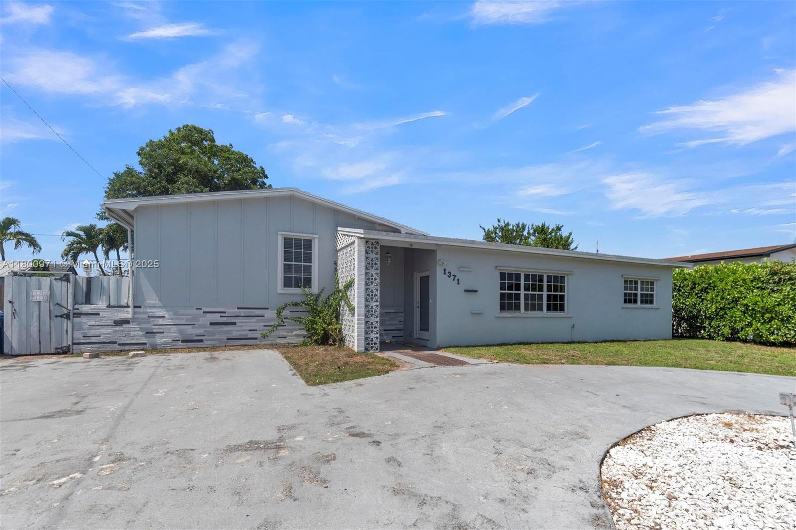 1371 Nw 198th St, Miami Gardens, Broward County, Florida - 3 Bedrooms  
2 Bathrooms - 