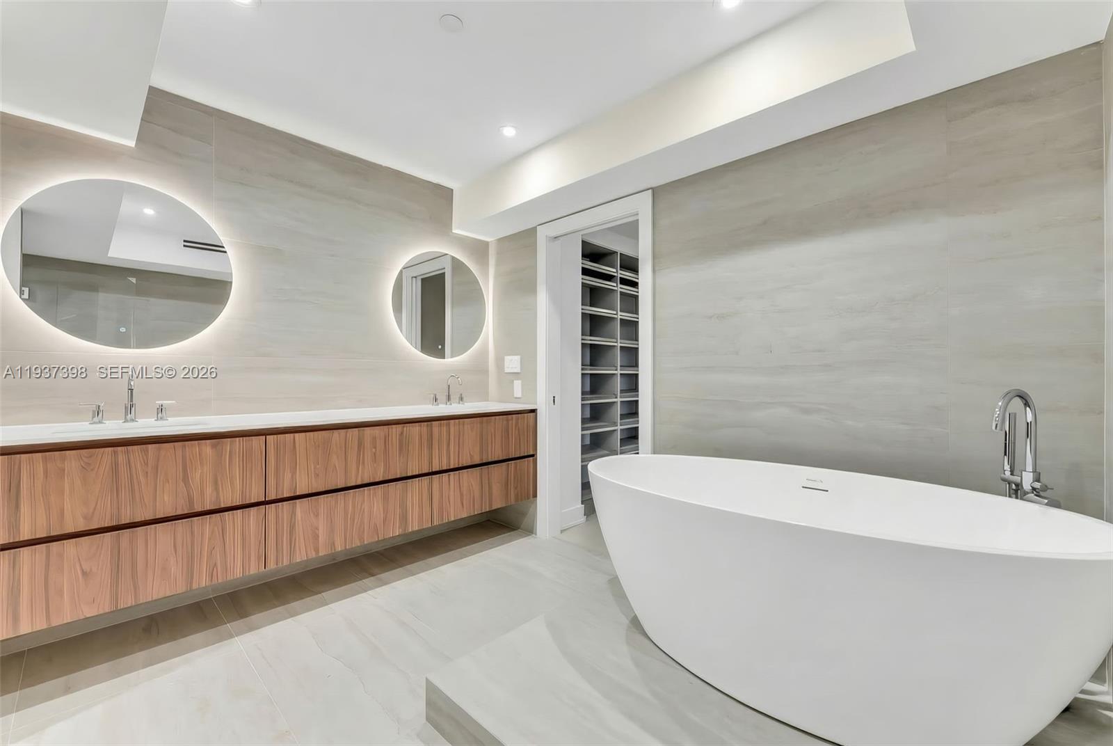 TURNBERRY TOWERS CONDO - Residential