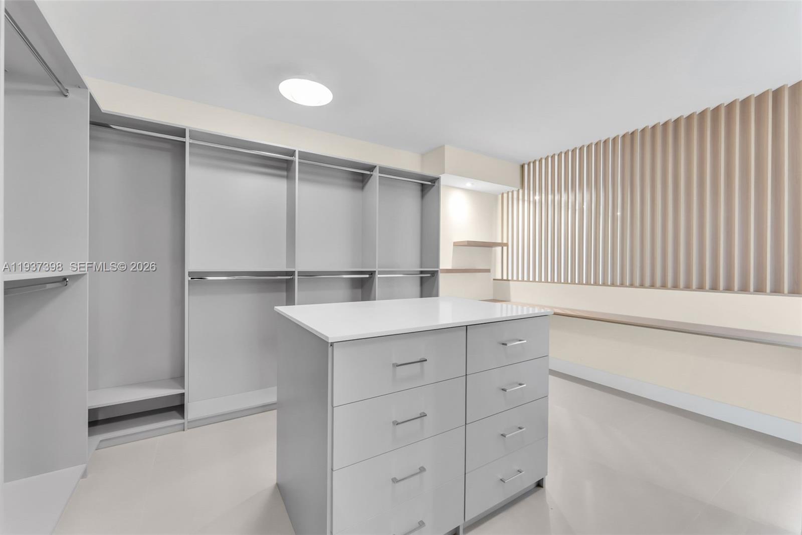 TURNBERRY TOWERS CONDO - Residential