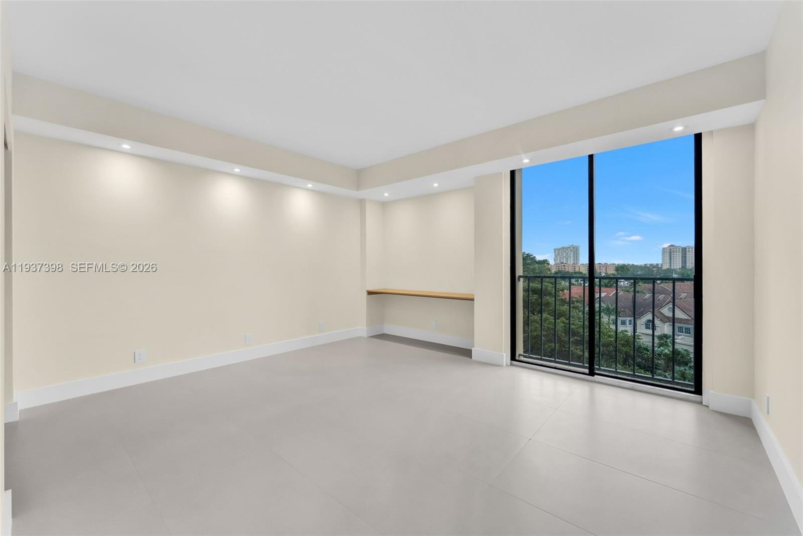 TURNBERRY TOWERS CONDO - Residential