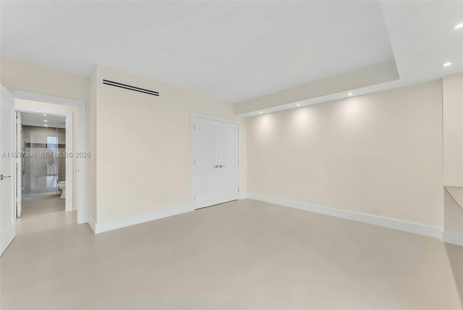 TURNBERRY TOWERS CONDO - Residential