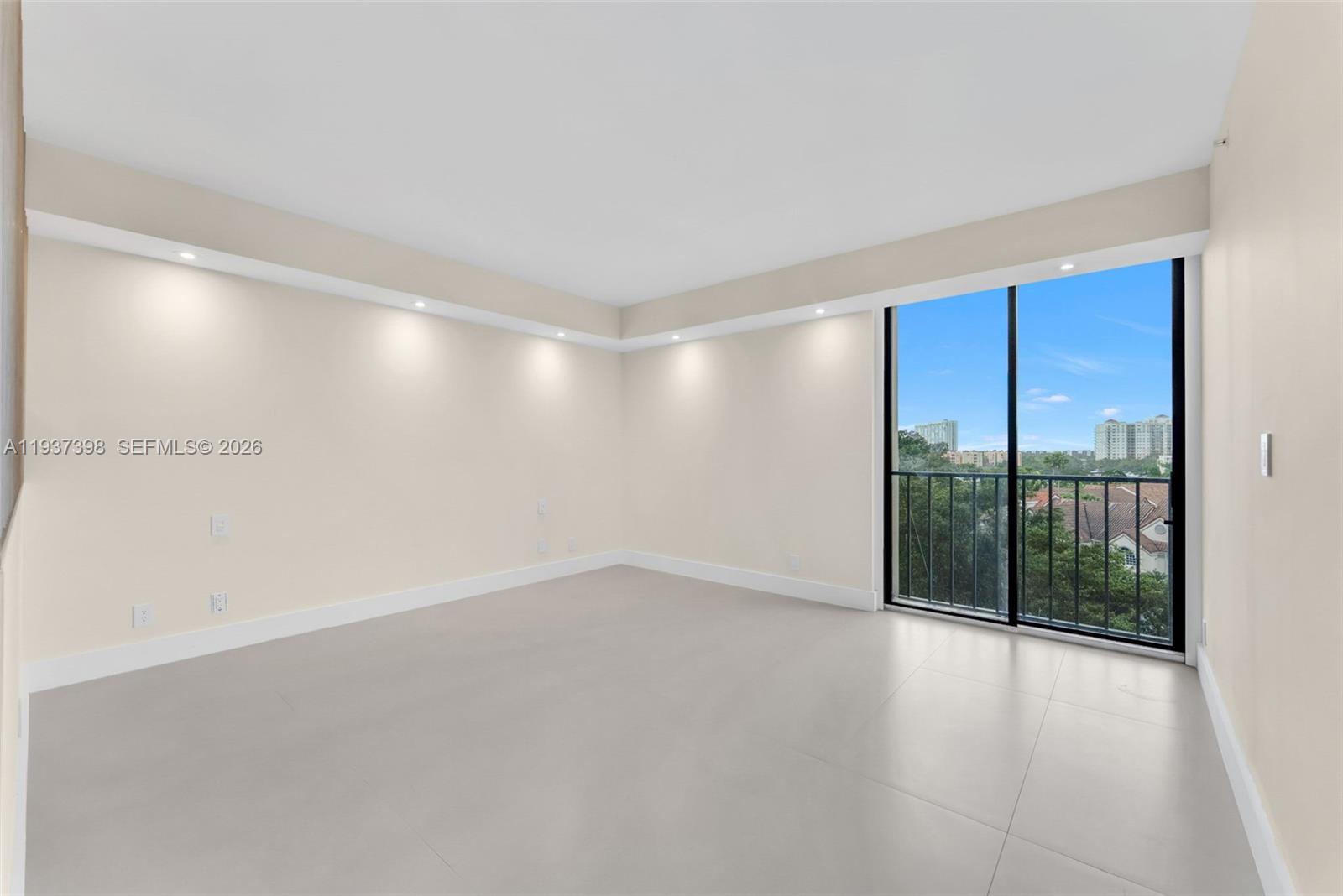 TURNBERRY TOWERS CONDO - Residential