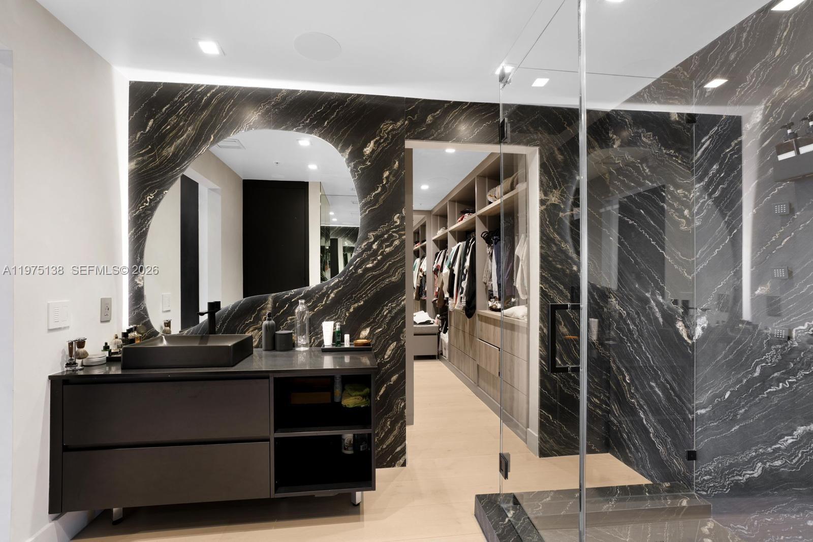 IVY CONDO - Residential