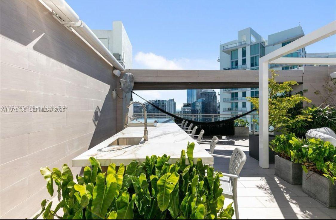 IVY CONDO - Residential