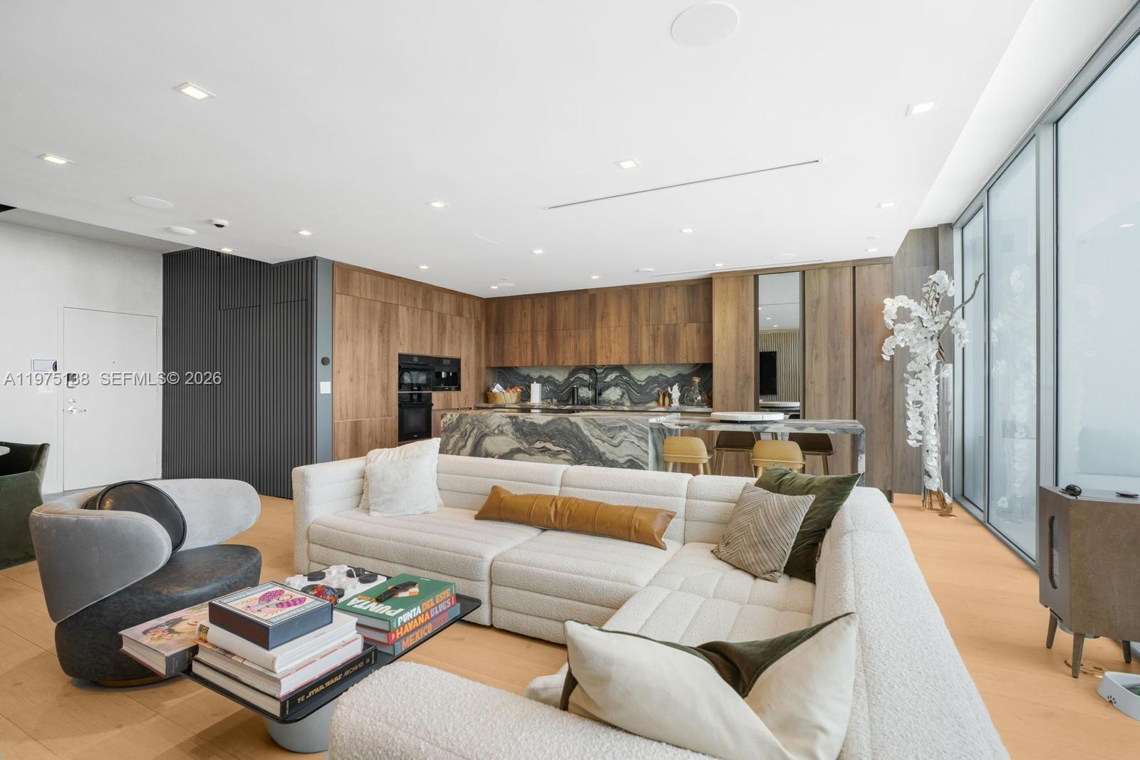 IVY CONDO - Residential