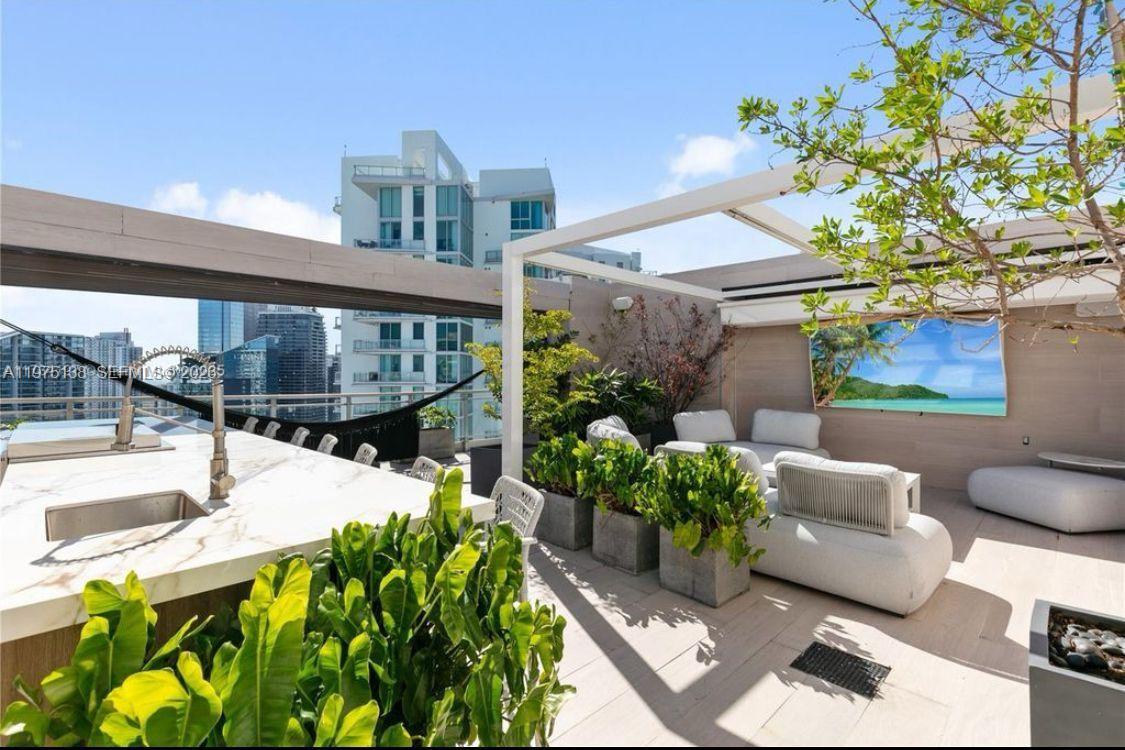 IVY CONDO - Residential