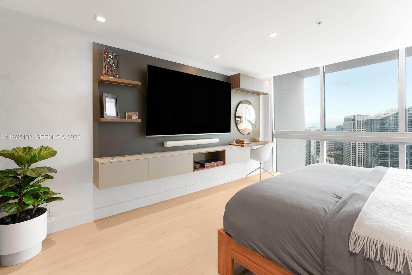 IVY CONDO - Residential