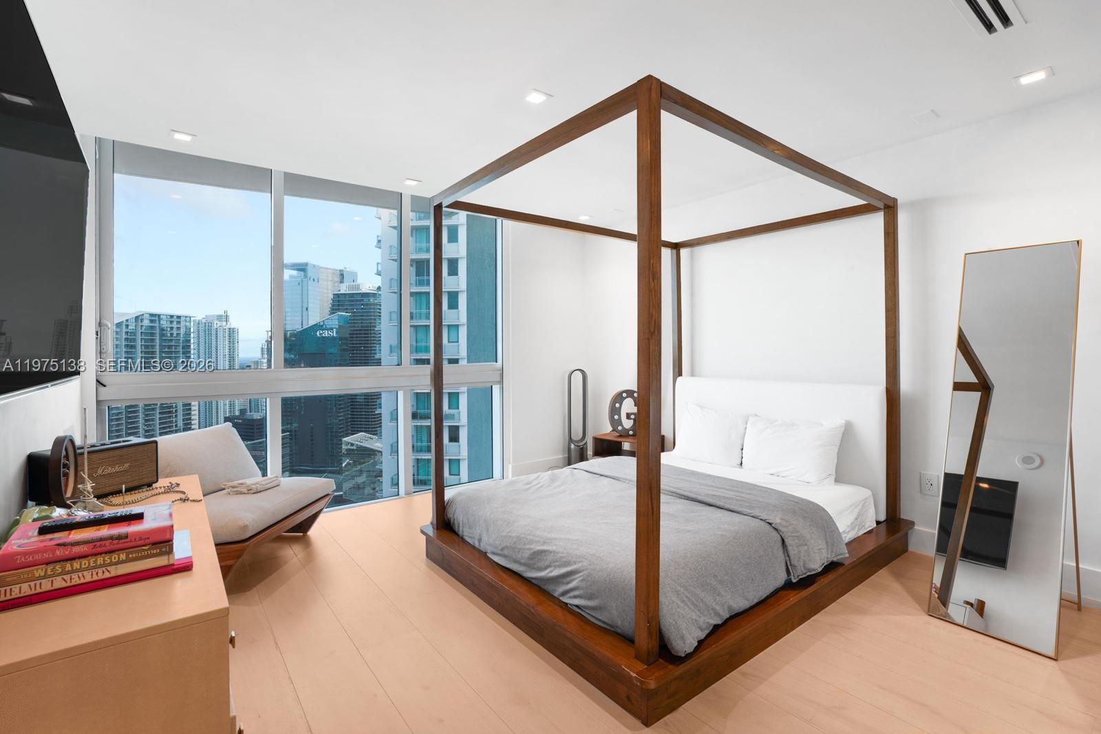 IVY CONDO - Residential