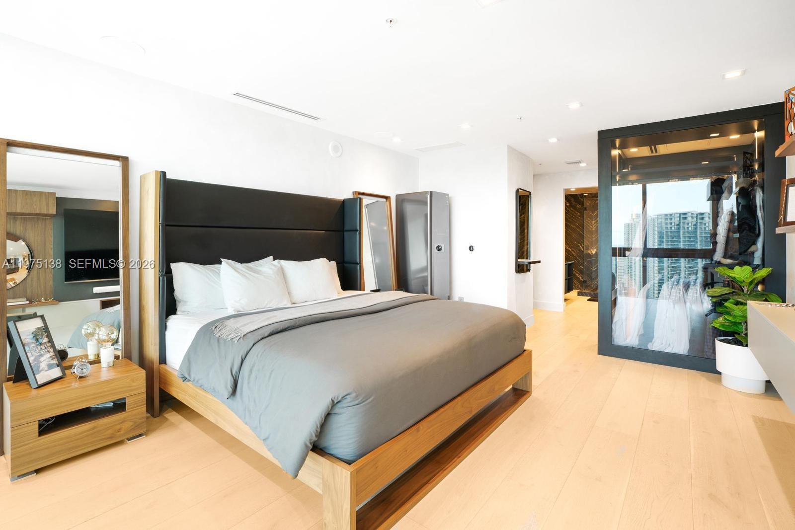 IVY CONDO - Residential