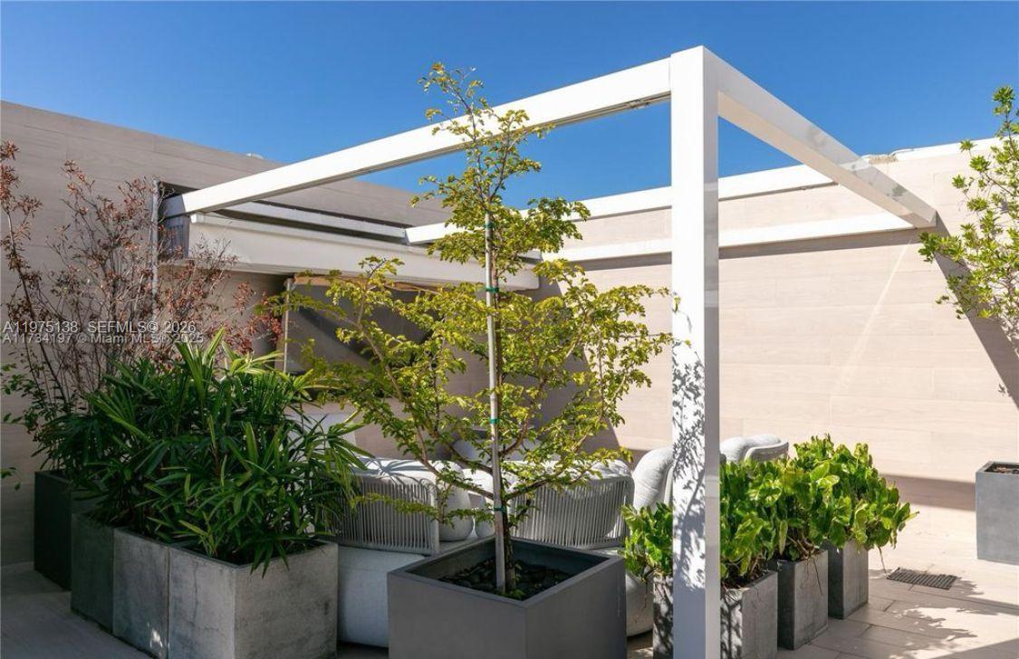 IVY CONDO - Residential