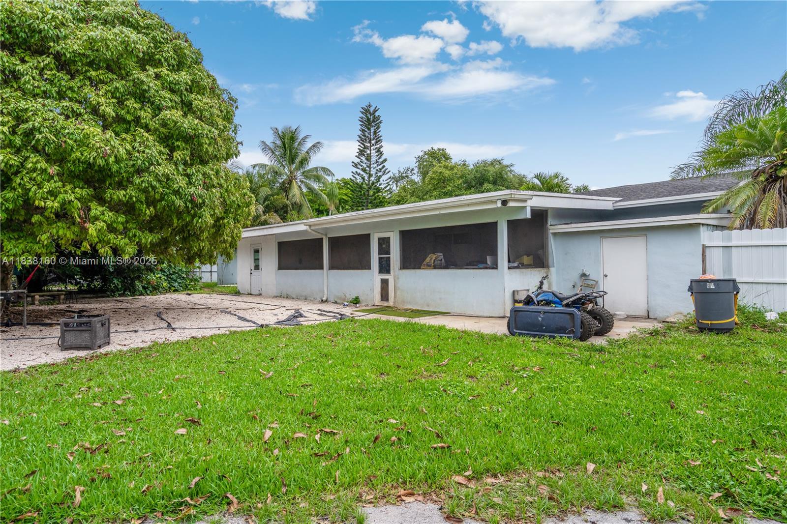 26105 SW 193rd Ave, Homestead, FL, 33031/$899,900 2 26105 SW 193rd Ave