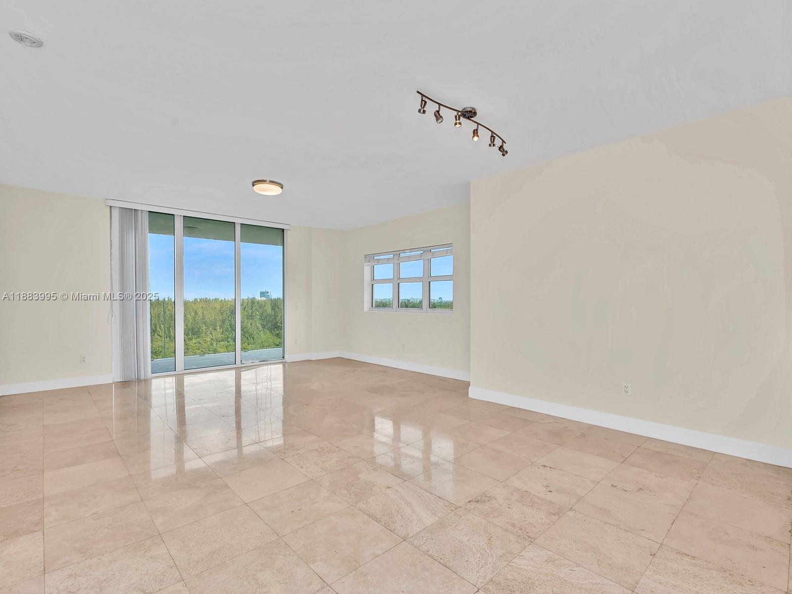 THE OAKS I CONDO - Residential