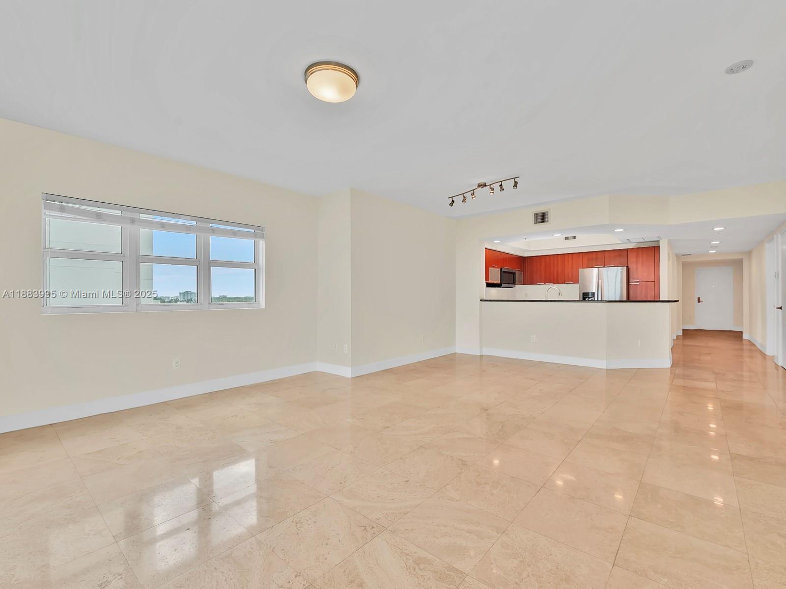 THE OAKS I CONDO - Residential