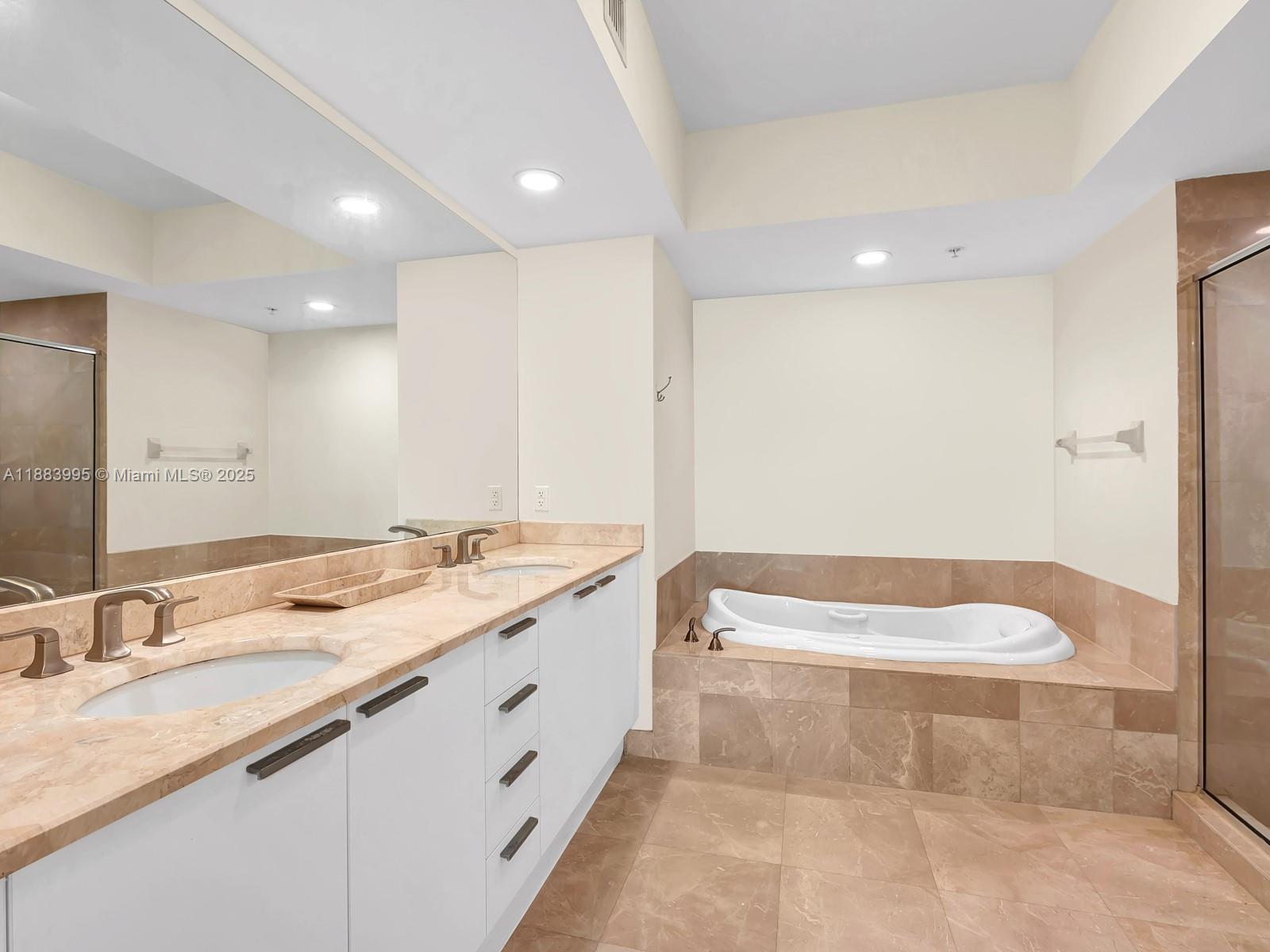 THE OAKS I CONDO - Residential