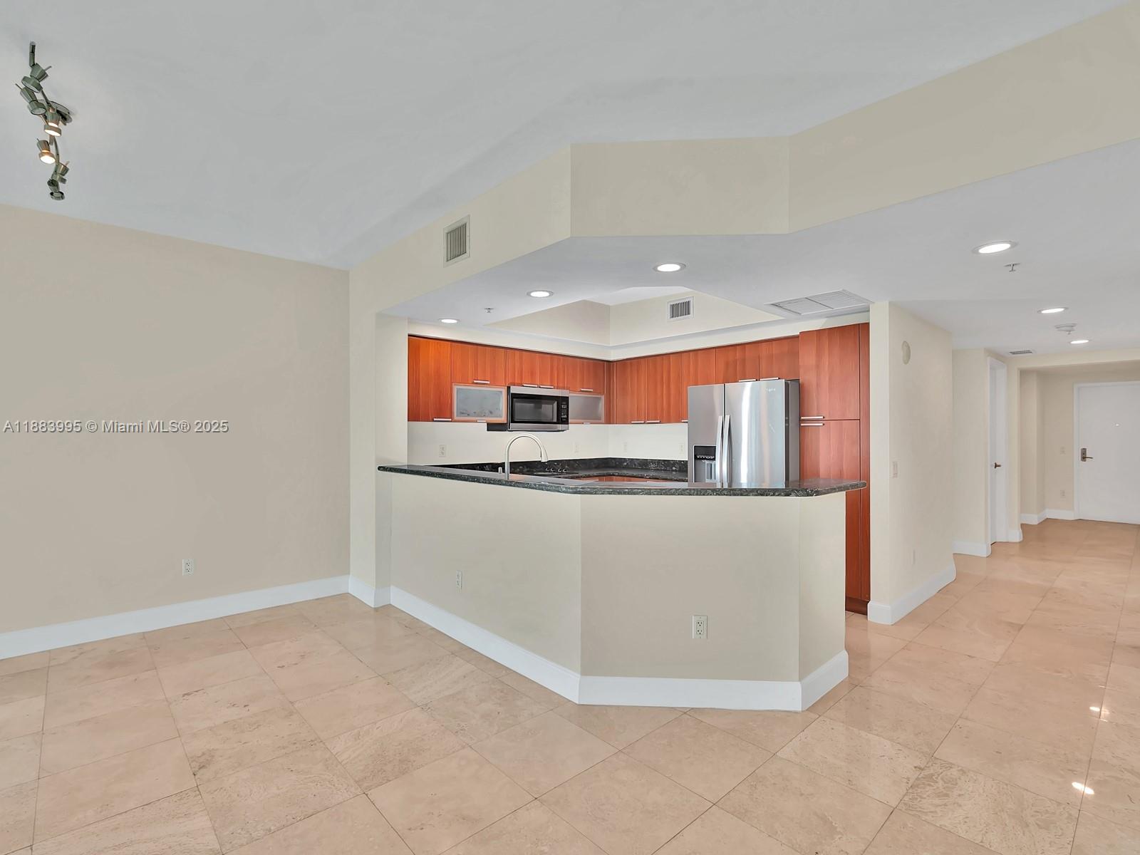 THE OAKS I CONDO - Residential