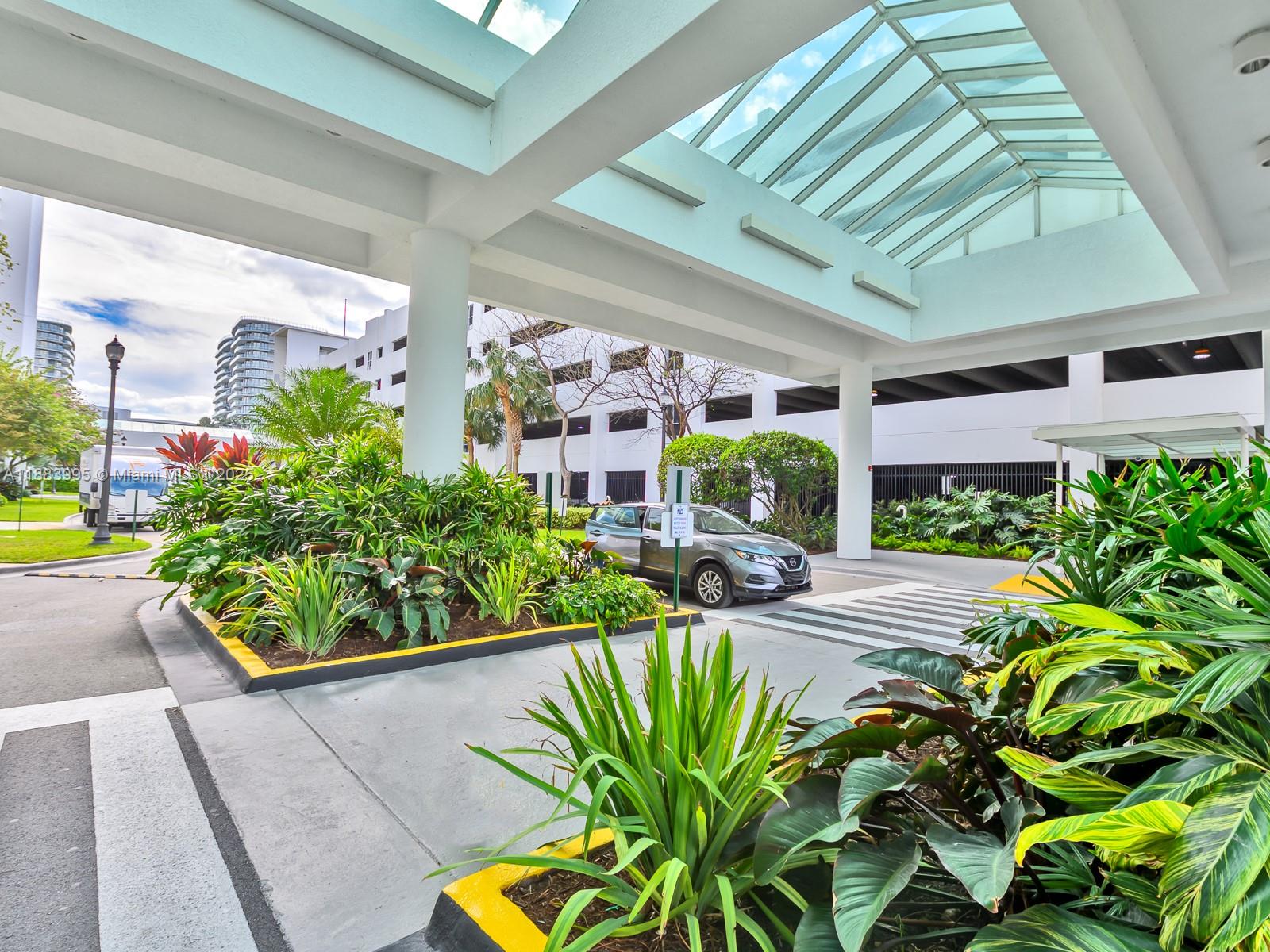 THE OAKS I CONDO - Residential