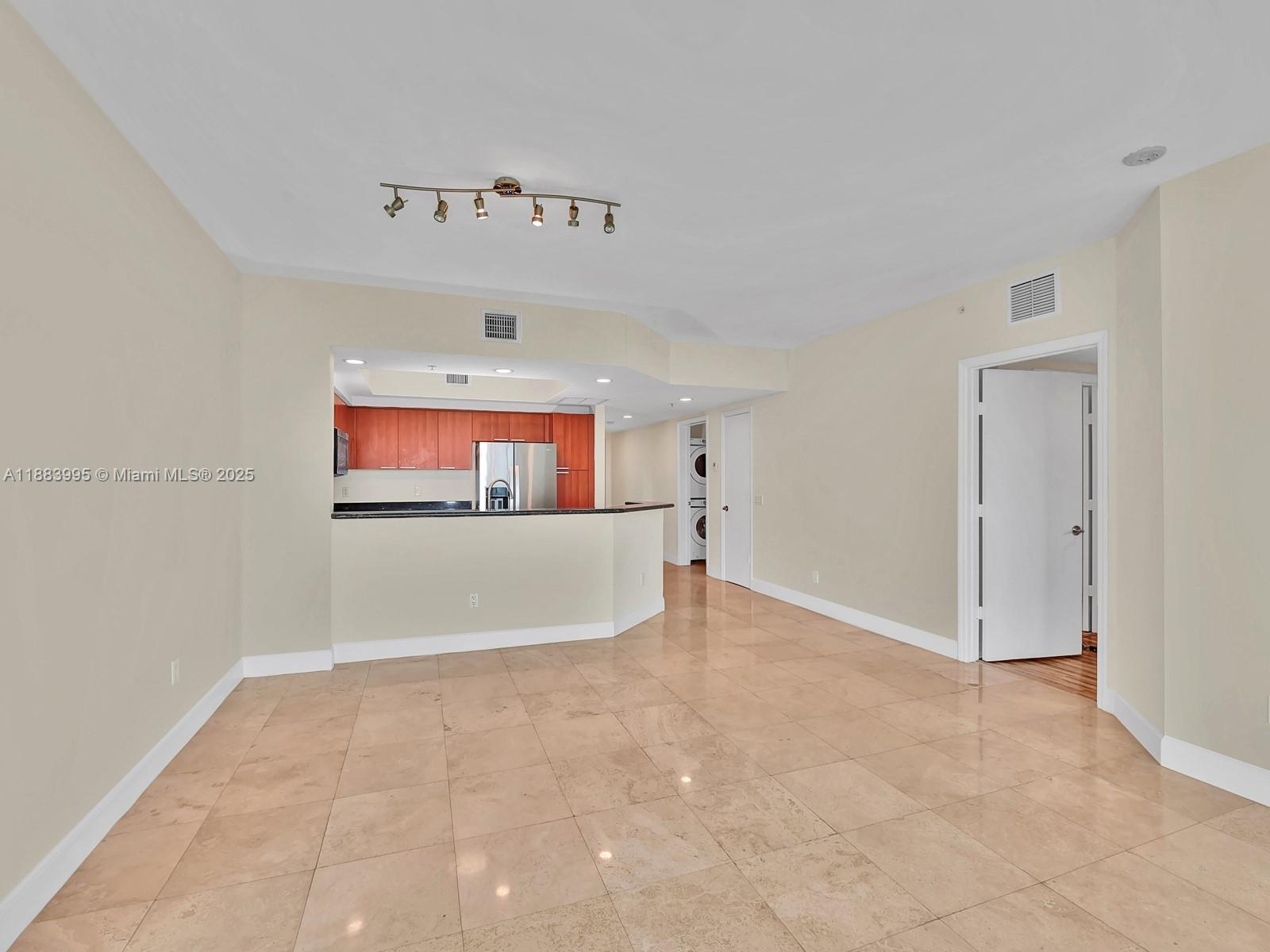 THE OAKS I CONDO - Residential