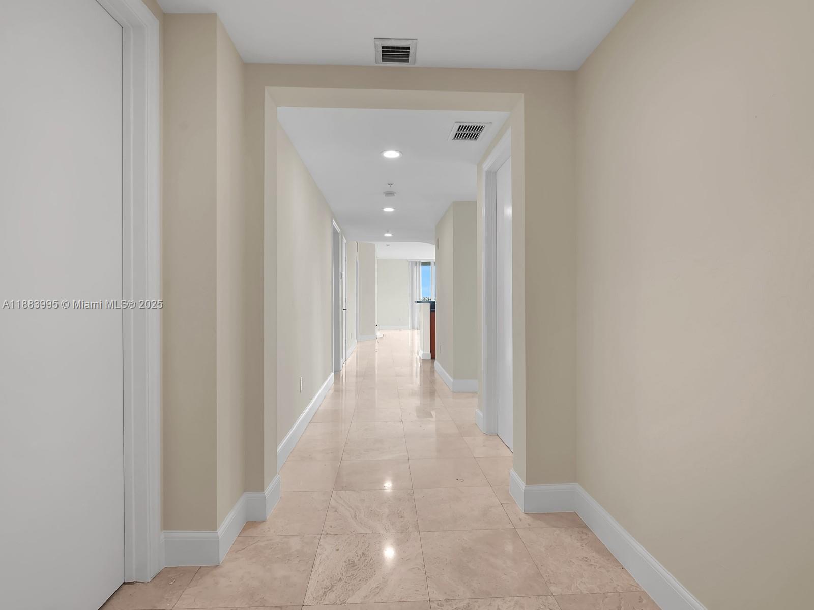 THE OAKS I CONDO - Residential