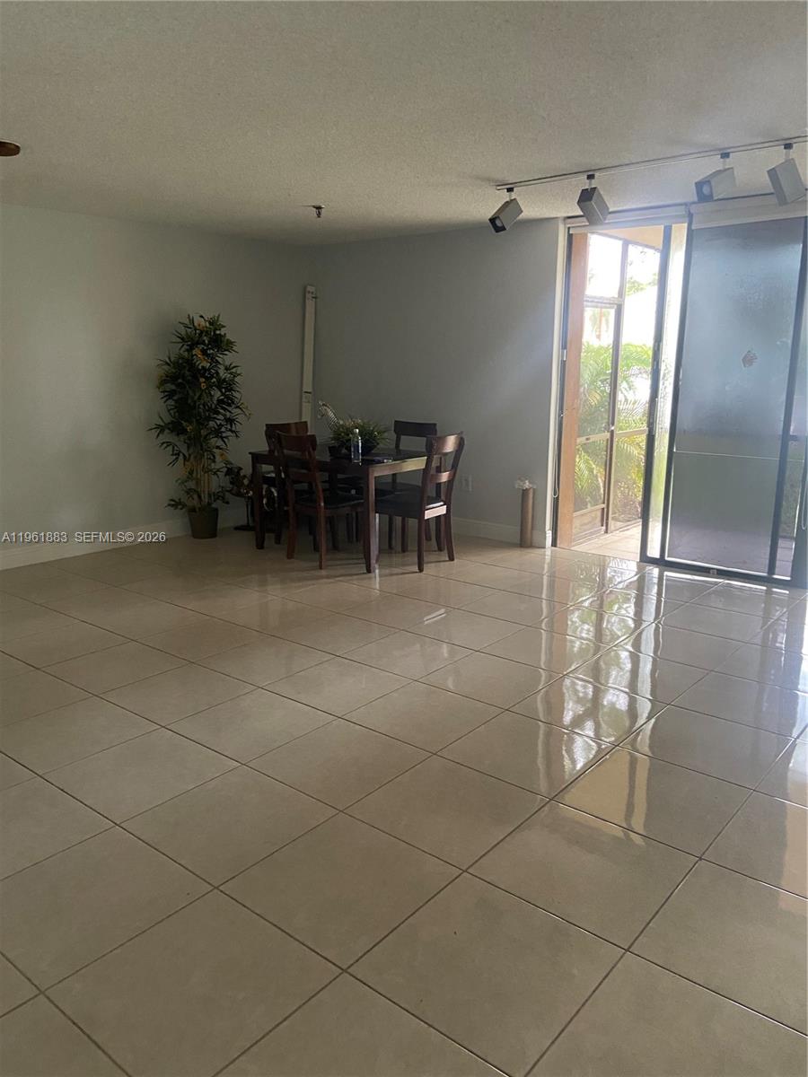 COCO WOOD CONDO - Residential