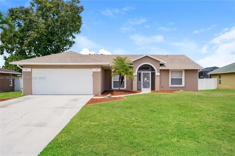 Photo of 667 SW Seagull Ter, Port St Lucie, FL 34953 (MLS # A11933469)