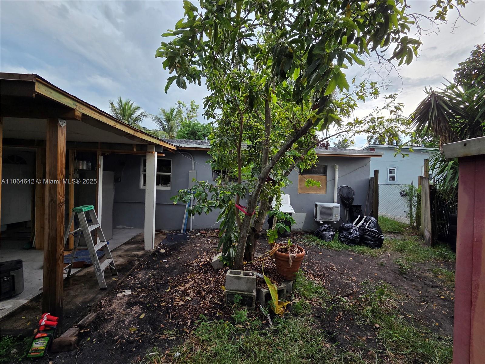 3433 SW 12th Pl