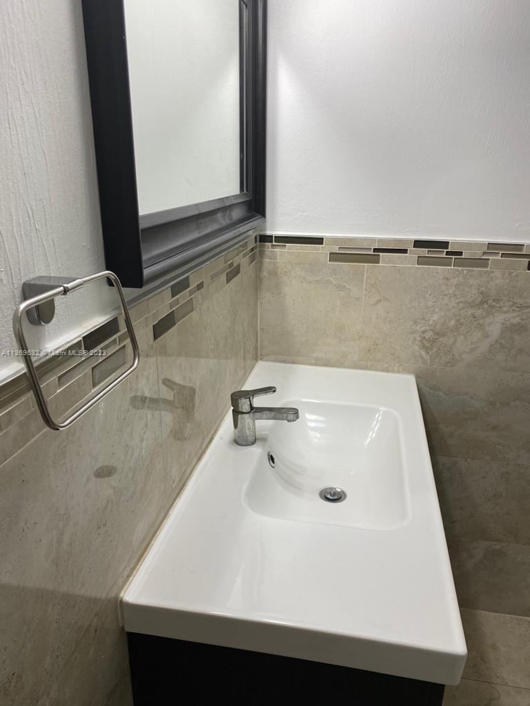 JADE WINDS - Residential Lease
