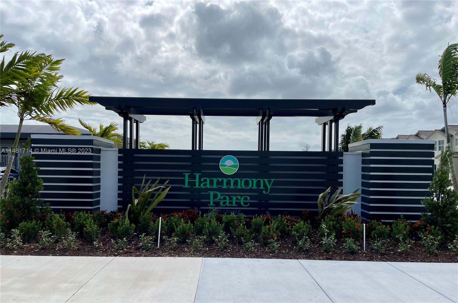 "Stunning newly constructed Townhome with 3 bedrooms and 2.5 bathrooms, ready for occupancy. This beautiful residence features a spacious garage. Enjoy bright and modern spaces, perfect for comfortable living. Don't miss the opportunity to be the first tenant in this impressive Townhome. Schedule a visit today!"