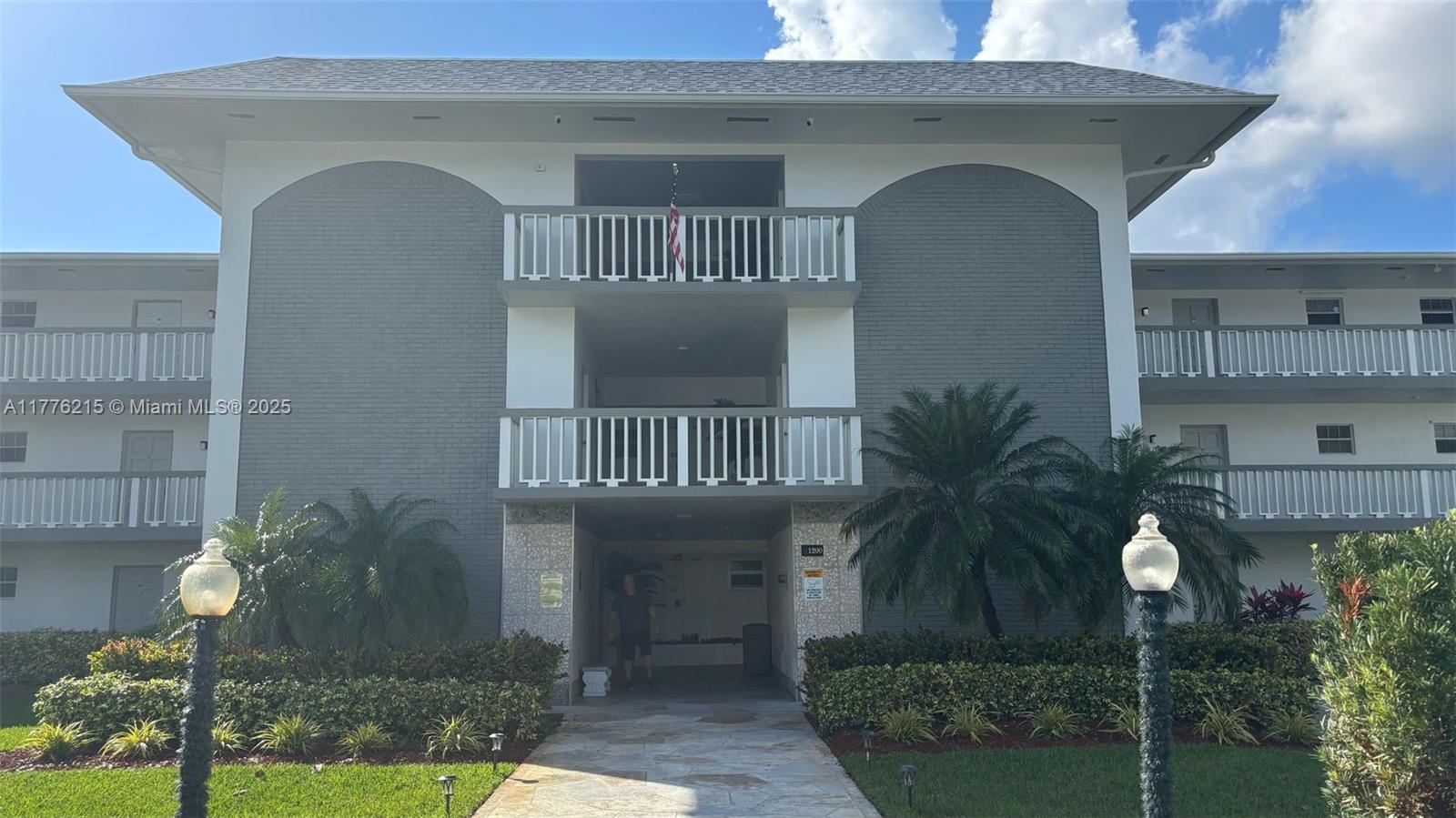 Rental Property at 1200 Hillcrest Ct 106, Hollywood, Broward County, Florida - Bedrooms: 1 
Bathrooms: 1  - $1,600 MO.