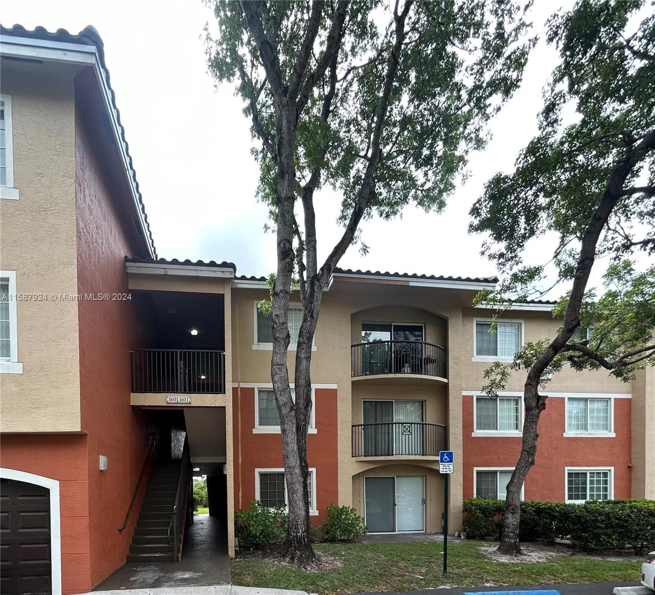 GRAND ISLES CONDO - Residential Lease