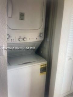 CHARLESTON COMMONS 2 - Residential Lease