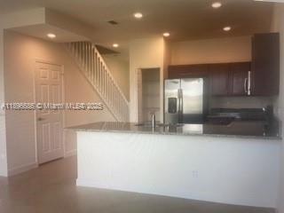CHARLESTON COMMONS 2 - Residential Lease