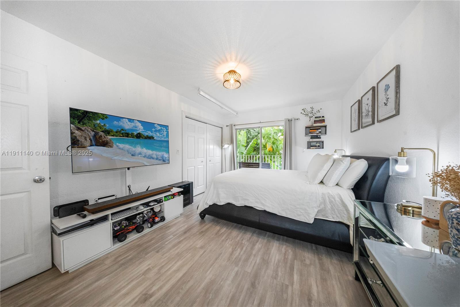 THE OAKS CONDO - Residential