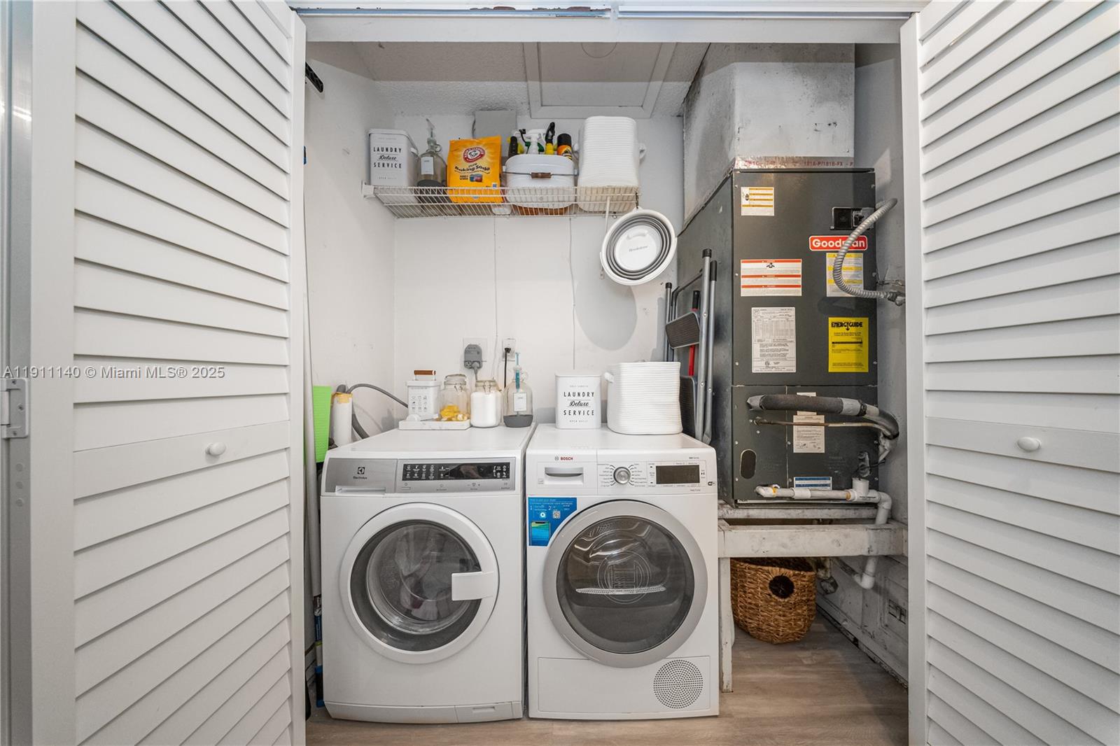 THE OAKS CONDO - Residential