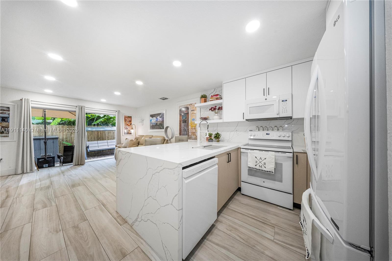 THE OAKS CONDO - Residential