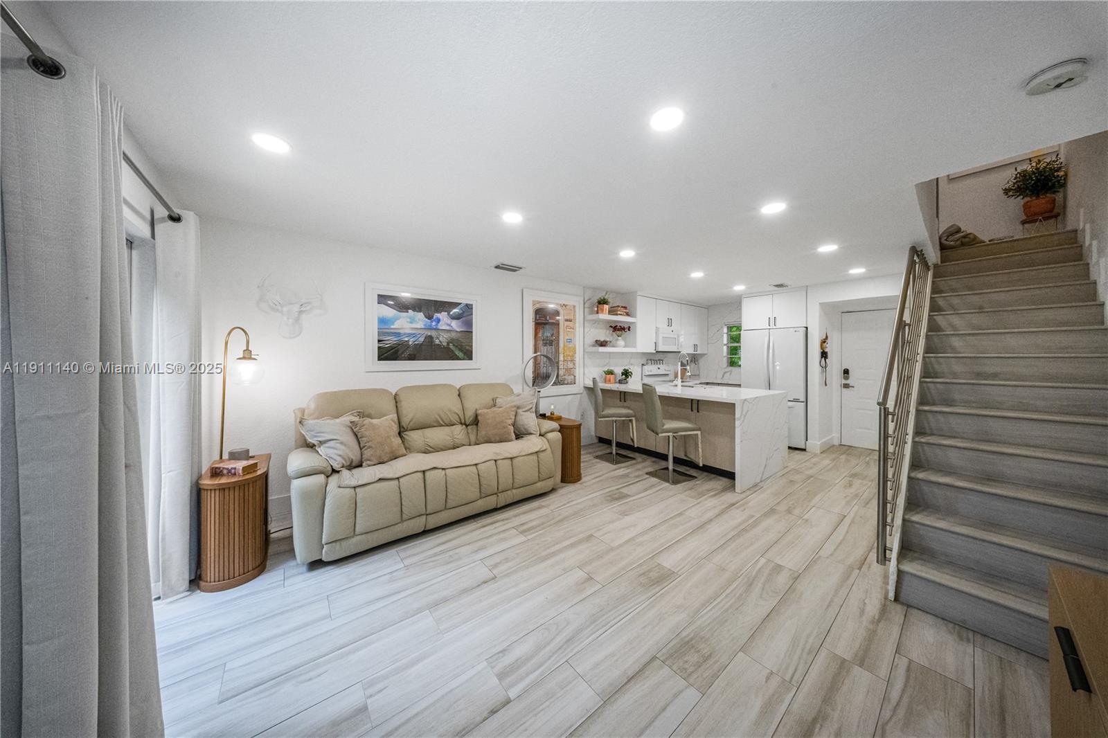 THE OAKS CONDO - Residential