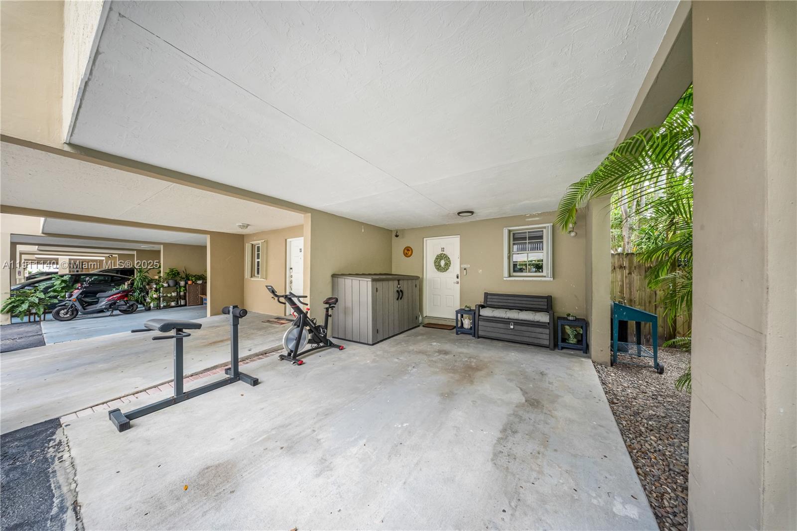 THE OAKS CONDO - Residential