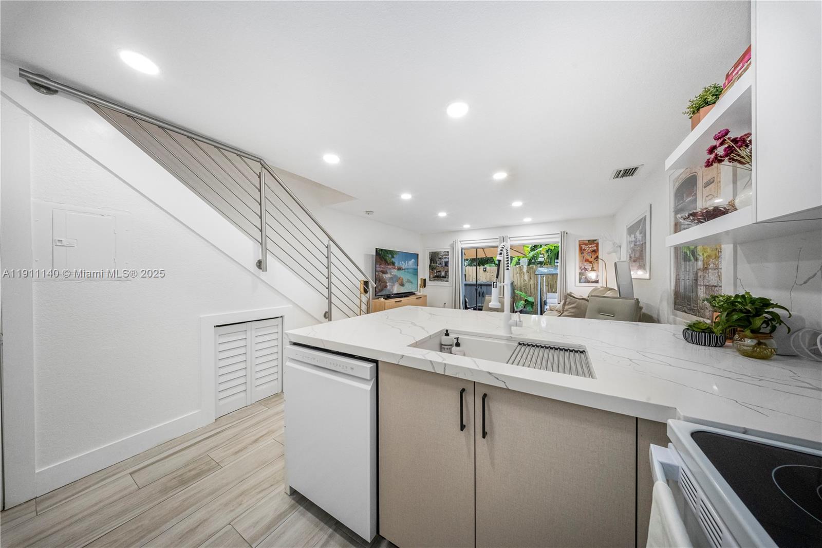 THE OAKS CONDO - Residential