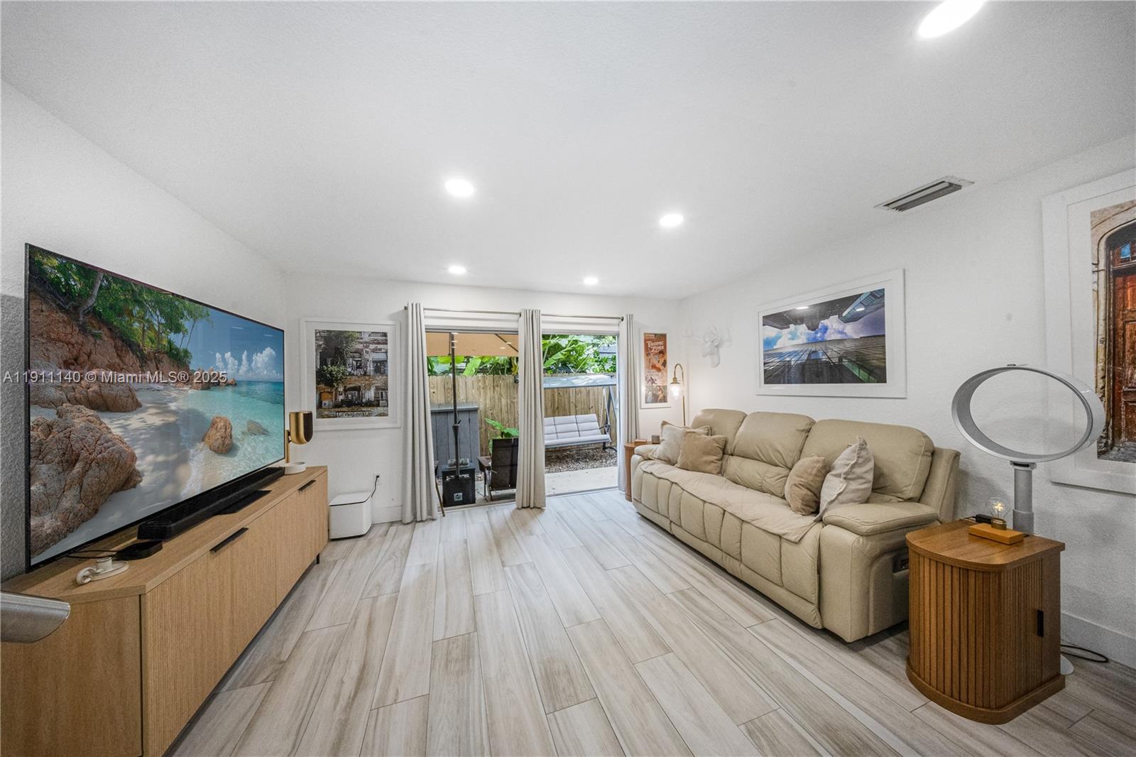 THE OAKS CONDO - Residential