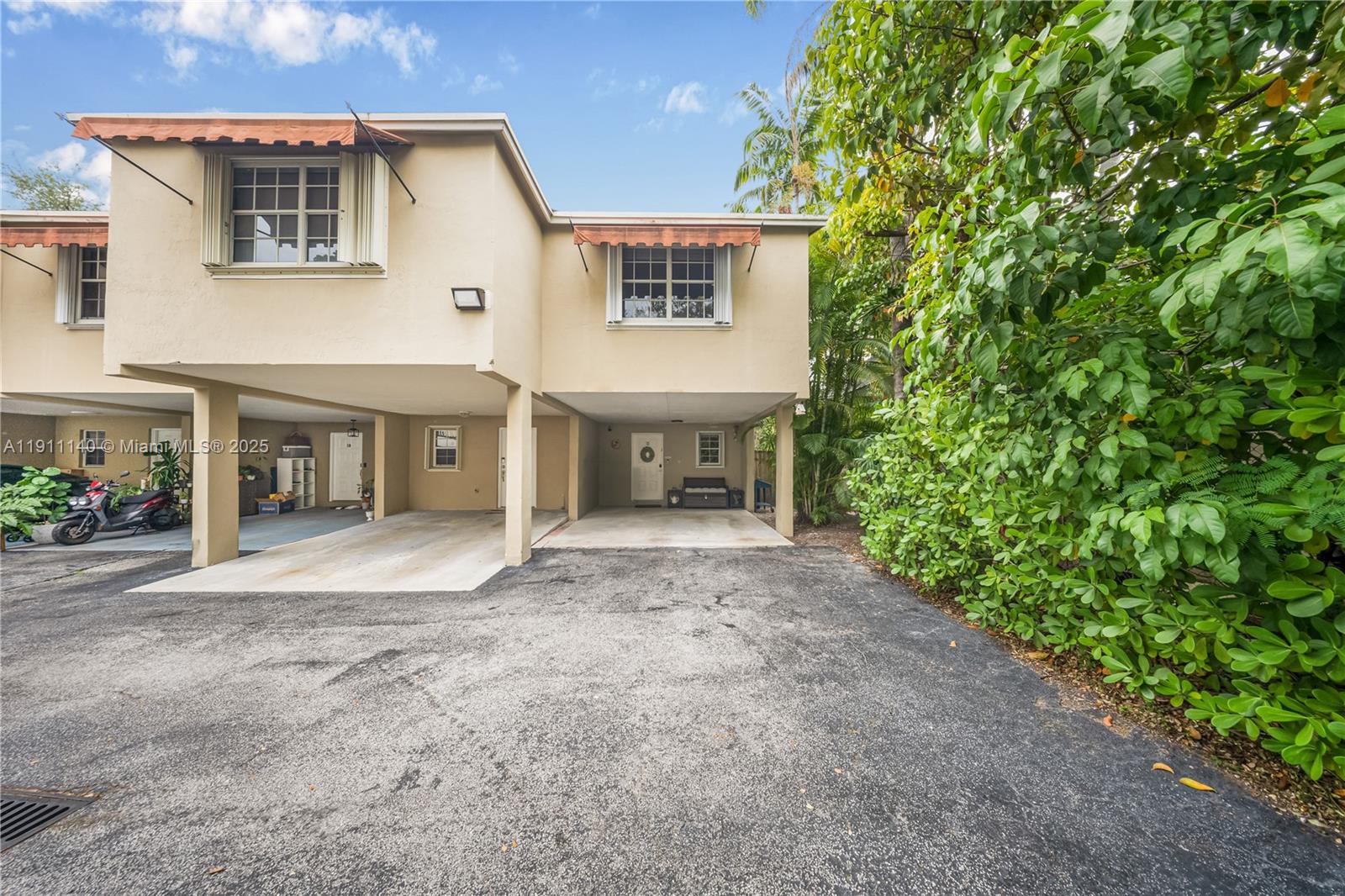 THE OAKS CONDO - Residential