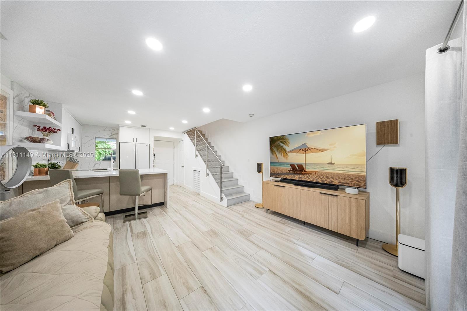 THE OAKS CONDO - Residential