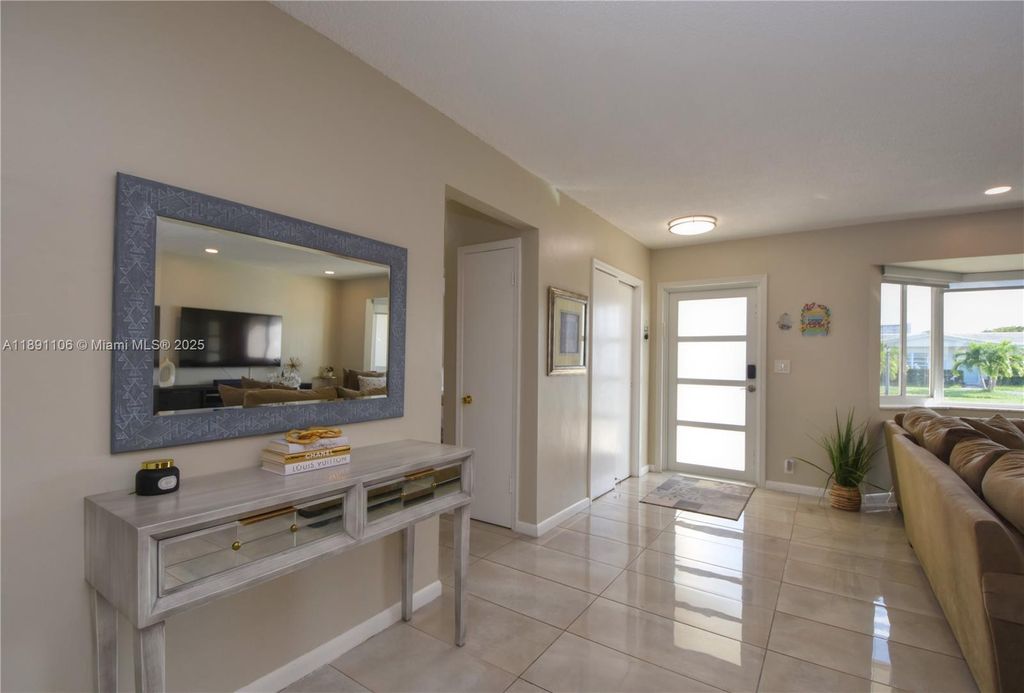 Photo of 609 S Crescent Dr, Hollywood, FL 33021 (MLS # A11891106)