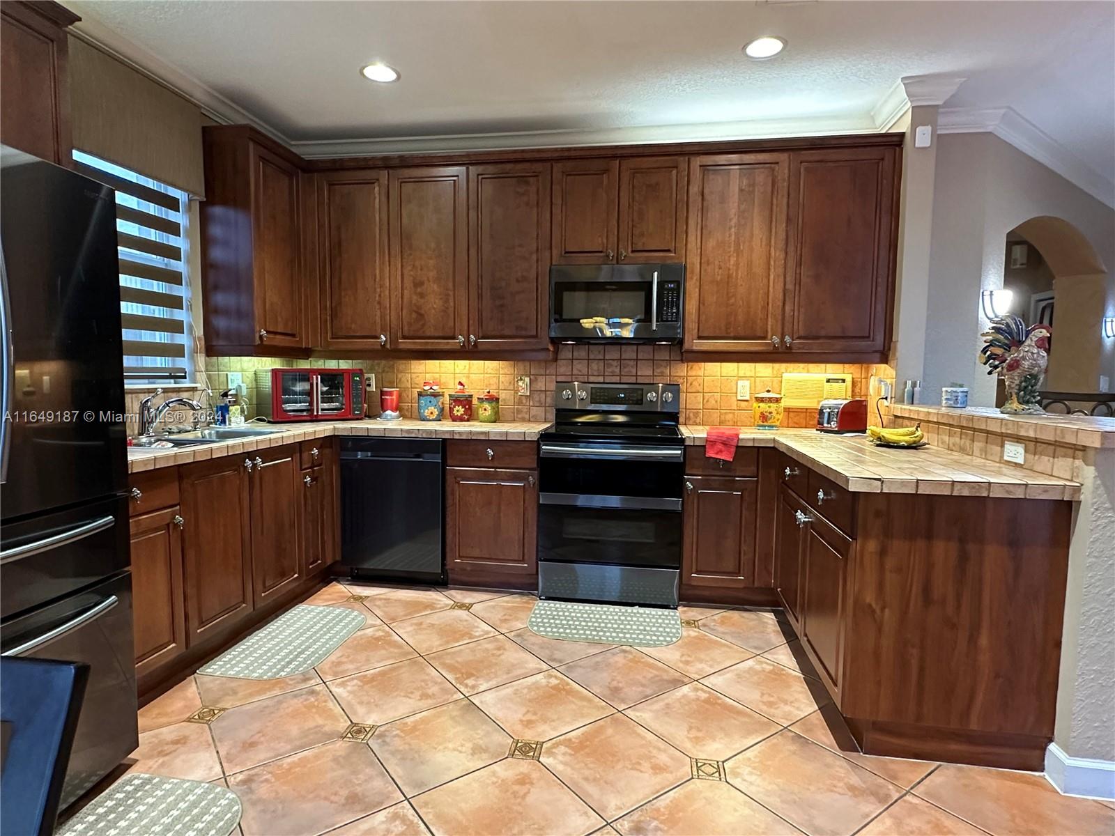 CRESTVIEW LAKES - Residential