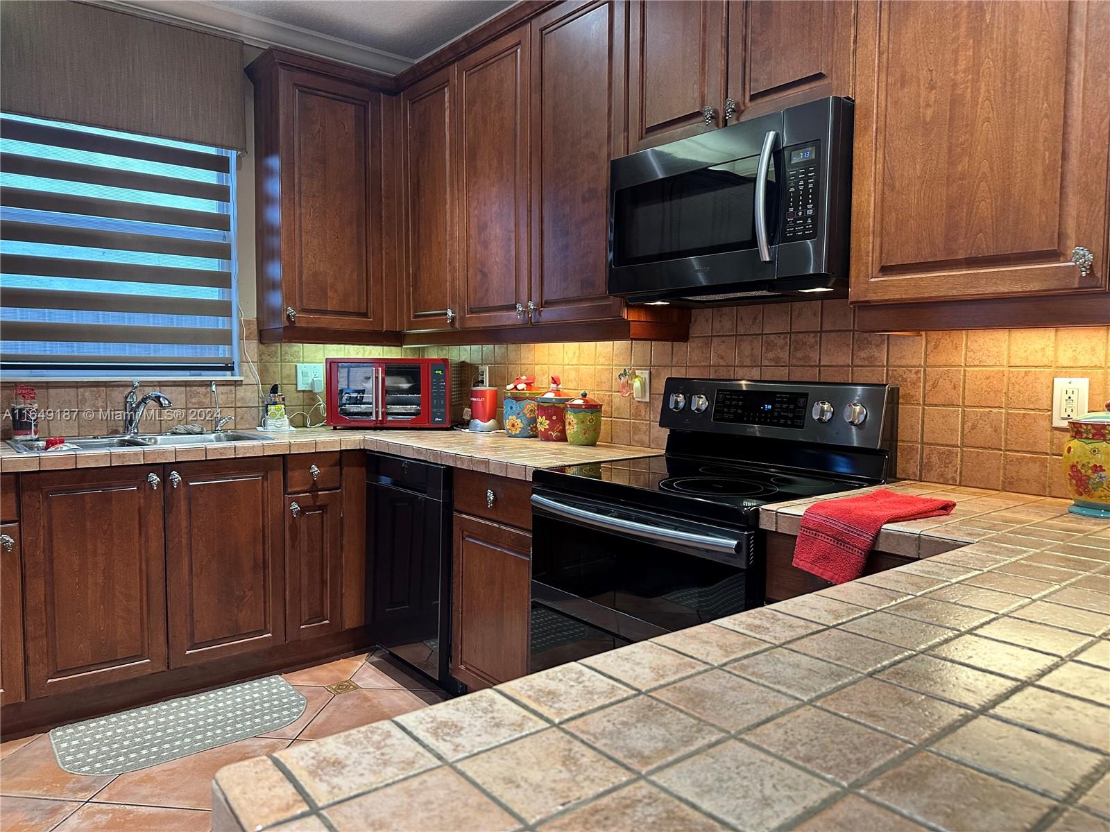 CRESTVIEW LAKES - Residential