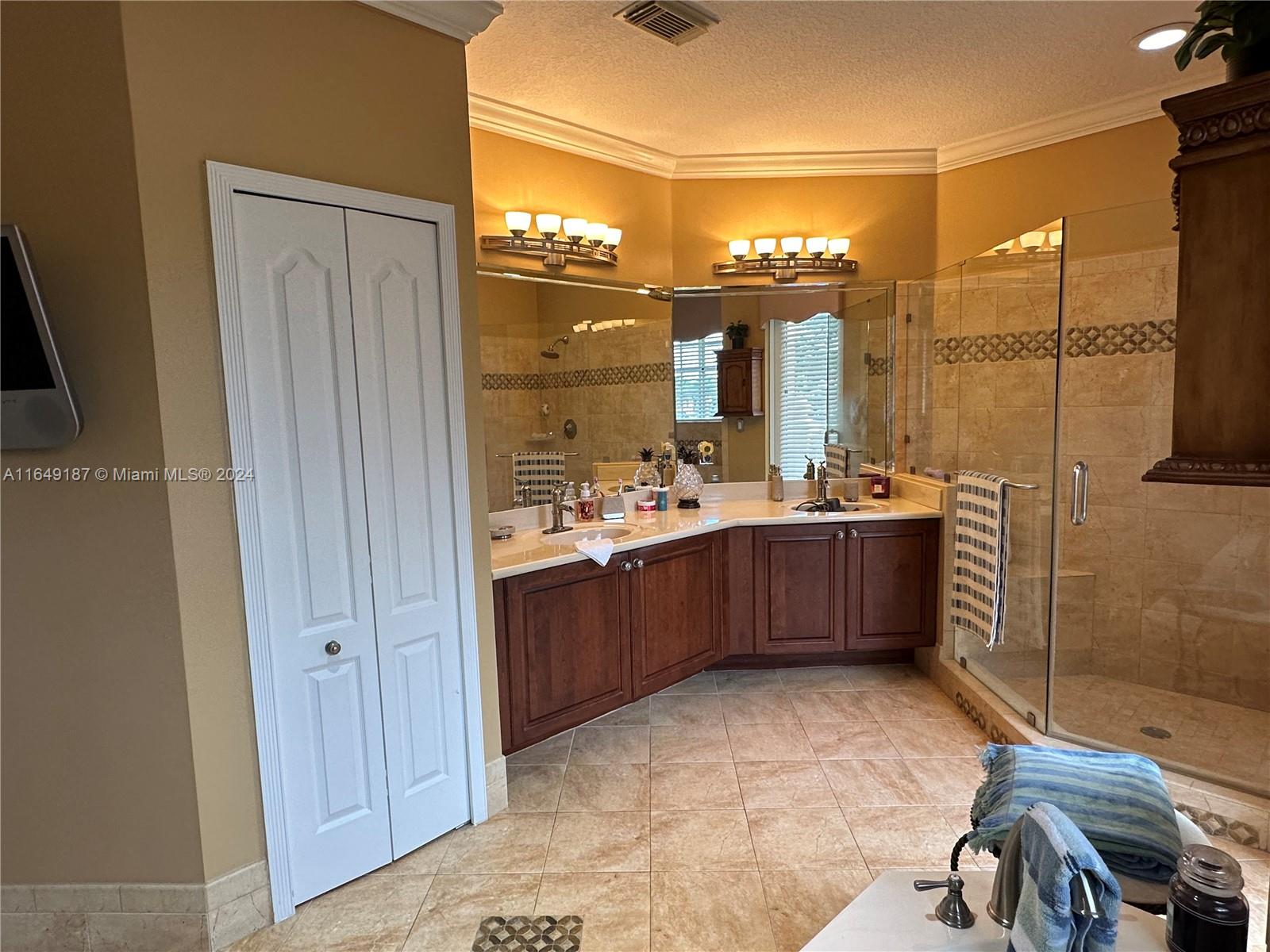 CRESTVIEW LAKES - Residential
