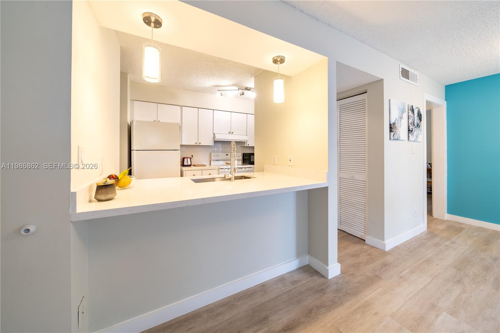 HOLLYWOOD PARC CONDOMINIU - Residential Lease